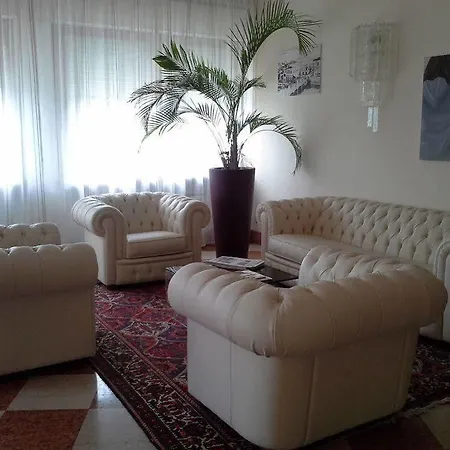 Veronello מלון 3*